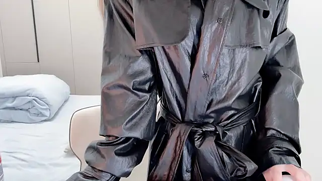 yangyang-1115 online show from November 3, 2025, 5:42 am