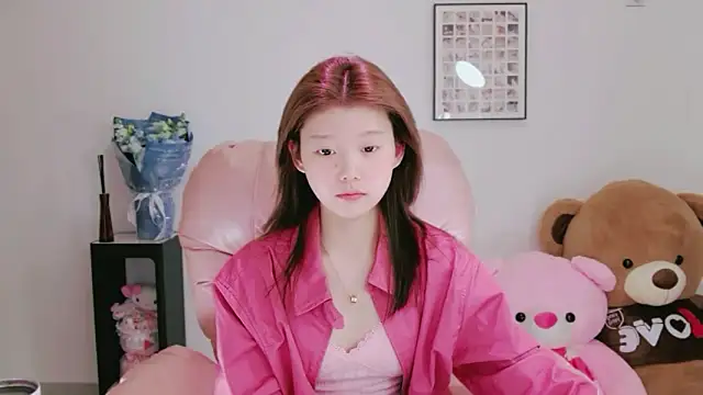 yangyang-1115 online show from May 6, 2026, 4:41 am