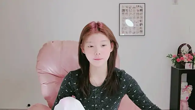 yangyang-1115 online show from May 10, 2026, 4:50 am