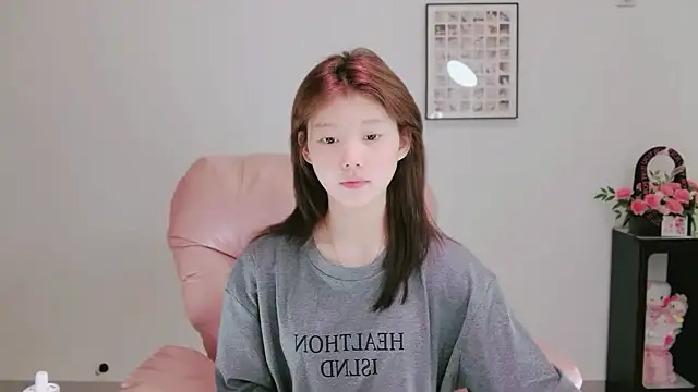yangyang-1115 online show from May 13, 2026, 4:32 am