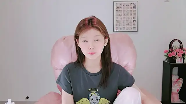 yangyang-1115 online show from May 14, 2026, 4:52 am