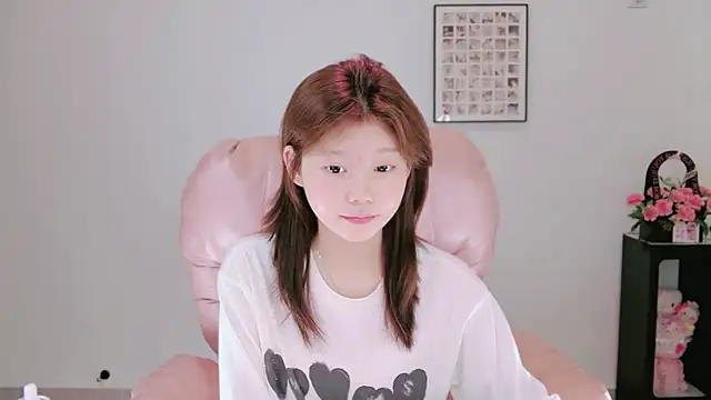 yangyang-1115 online show from May 15, 2026, 4:19 am