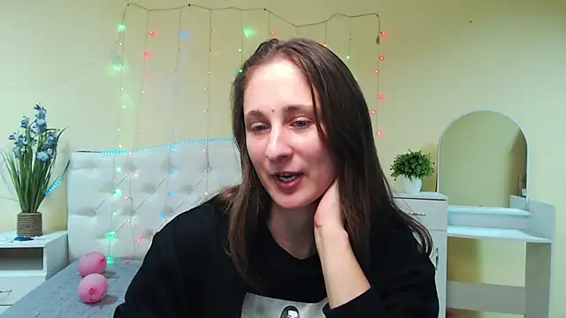 MichelLeee online show from January 28, 2025, 12:22 pm