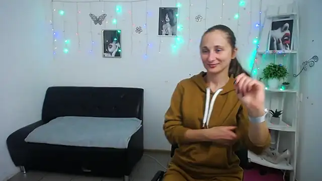 Snapshot of MichelLeee chatting on September 26, 2025, 11:14 am MichelLeee online show from September 26, 2025, 11:14 am