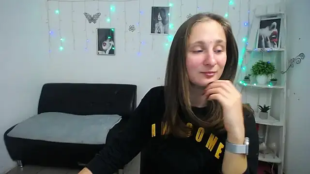 Snapshot of MichelLeee chatting on October 3, 2025, 11:29 am MichelLeee online show from October 3, 2025, 11:29 am