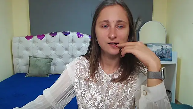 Snapshot of MichelLeee chatting on October 8, 2025, 11:19 am MichelLeee online show from October 8, 2025, 11:19 am