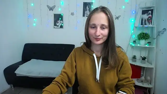 Snapshot of MichelLeee chatting on October 10, 2025, 11:20 am MichelLeee online show from October 10, 2025, 11:20 am