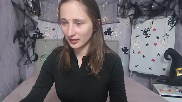 Snapshot of MichelLeee chatting on October 17, 2025, 11:13 am MichelLeee online show from October 17, 2025, 11:13 am