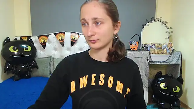 Snapshot of MichelLeee chatting on October 21, 2025, 11:11 am MichelLeee online show from October 21, 2025, 11:11 am