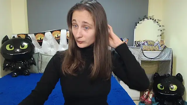 Snapshot of MichelLeee chatting on October 27, 2025, 12:20 pm MichelLeee online show from October 27, 2025, 12:20 pm