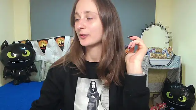 Snapshot of MichelLeee chatting on October 28, 2025, 12:09 pm MichelLeee online show from October 28, 2025, 12:09 pm