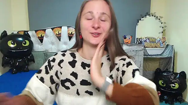 Snapshot of MichelLeee chatting on October 29, 2025, 12:18 pm MichelLeee online show from October 29, 2025, 12:18 pm