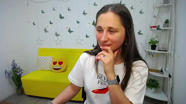 MichelLeee online show from May 12, 2026, 11:29 am