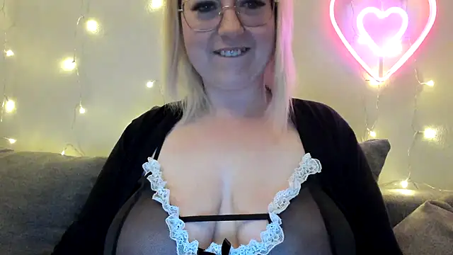 Lillyloo  online show from December 12, 2024, 5:42 am