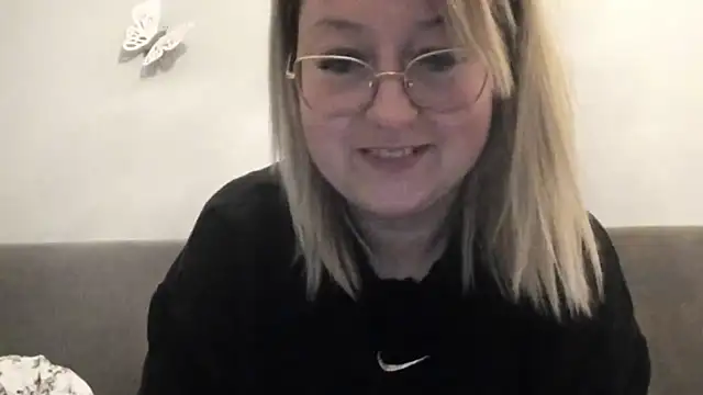 Lillyloo  online show from March 16, 2025, 8:21 pm