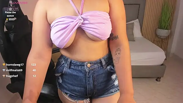 aurora johnson  online show from January 11, 2025, 8:43 am