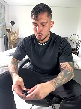 DimitriSullivan  online show from January 12, 2026, 6:46 pm