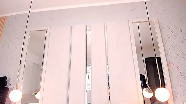 AriannaRussell  online show from December 22, 2024, 5:42 pm