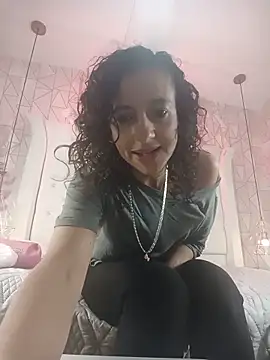 AriannaRussell  online show from May 17, 2026, 12:45 pm