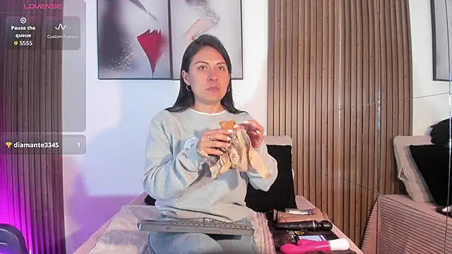 Ella Rousse online show from October 8, 2025, 12:14 pm