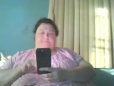 Honeybee2025 online show from January 9, 2025, 10:20 pm