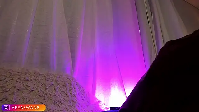 MoonSwan1 online show from July 28, 2026, 4:41 am