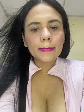 Leyna Kenet online show from May 17, 2026, 1:36 am