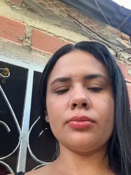 Leyna Kenet online show from May 26, 2026, 12:45 pm