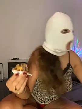 Snapshot of Sara_blanc chatting on December 8, 2024, 3:56 pm Sara blanc online show from December 8, 2024, 3:56 pm