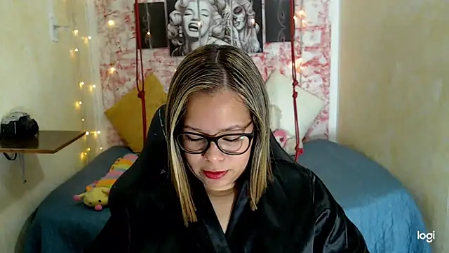 Snapshot of anthiamelisa chatting on October 28, 2025, 8:33 pm anthiamelisa online show from October 28, 2025, 8:33 pm