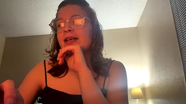 Snapshot of livcutebaby chatting on July 18, 2026, 1:43 am livcutebaby online show from July 18, 2026, 1:43 am