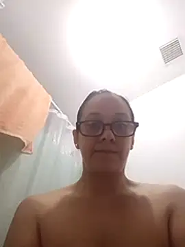 nicolle milf1978 online show from April 23, 2026, 1:24 pm