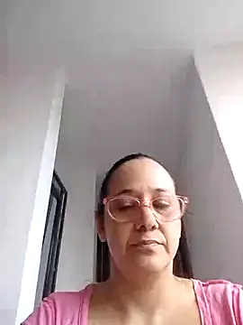 nicolle milf1978 online show from April 24, 2026, 12:18 pm