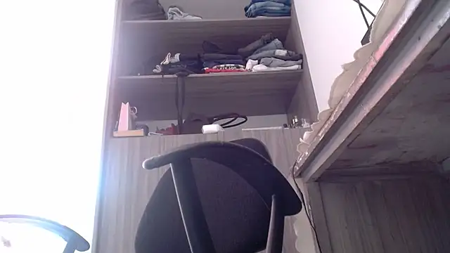 nicolle milf1978 online show from June 3, 2026, 2:33 pm