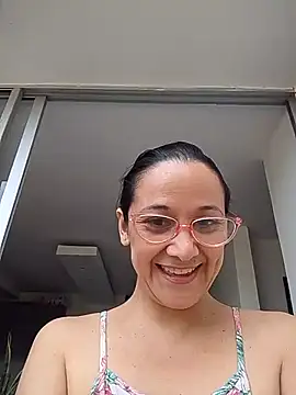 nicolle milf1978 online show from June 26, 2026, 2:43 pm