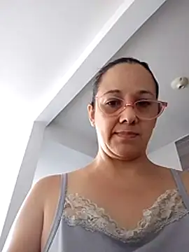 nicolle milf1978 online show from July 5, 2026, 12:56 pm
