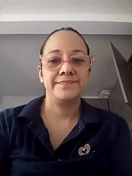 nicolle milf1978 online show from July 12, 2026, 1:02 pm