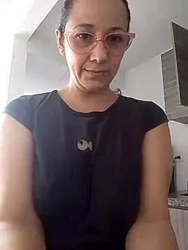 nicolle milf1978 online show from July 21, 2026, 1:35 pm