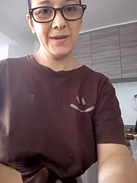 nicolle milf1978 online show from August 1, 2026, 12:48 pm