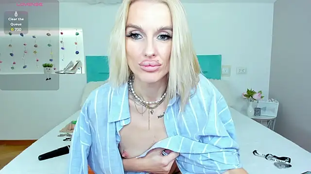 Snapshot of Lana_kitty__ chatting on December 13, 2024, 11:06 pm Lana kitty online show from December 13, 2024, 11:06 pm