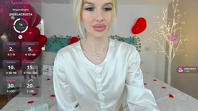 Snapshot of Lana_kitty__ chatting on February 17, 2025, 4:20 am Lana kitty online show from February 17, 2025, 4:20 am