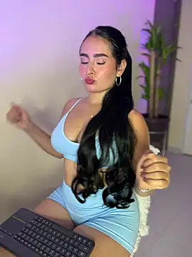Aria uwu online show from June 14, 2026, 5:31 am