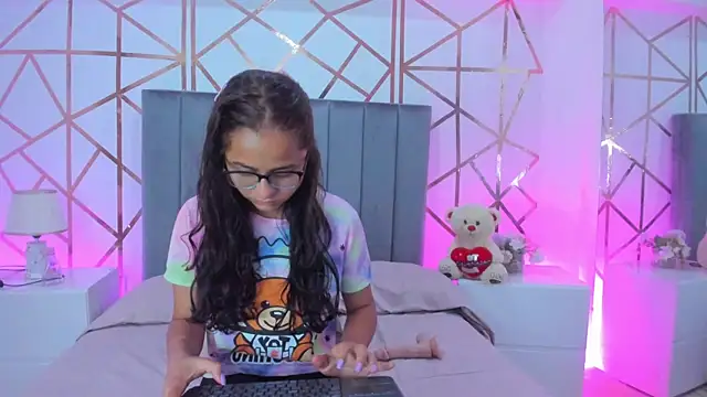 Snapshot of Giselle_Roldan chatting on January 24, 2025, 3:02 pm Giselle Roldan online show from January 24, 2025, 3:02 pm
