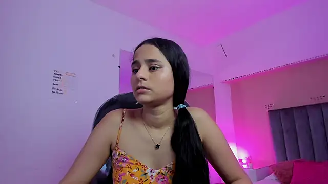 Snapshot of Giselle_Roldan chatting on March 6, 2026, 8:05 pm Giselle Roldan online show from March 6, 2026, 8:05 pm