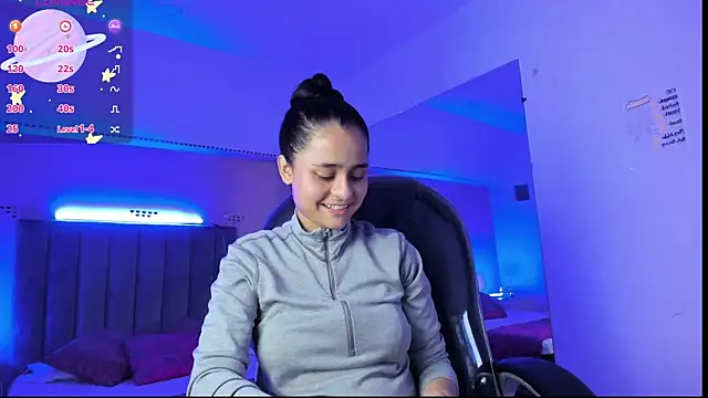 Giselle Roldan online show from April 23, 2026, 1:02 pm