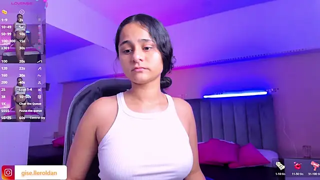 Giselle Roldan online show from July 31, 2026, 4:34 am