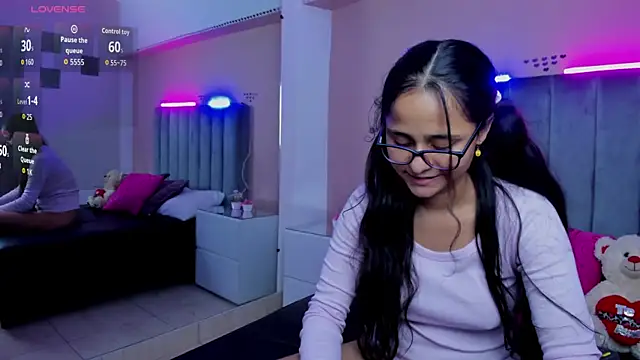 Giselle Roldan online show from August 8, 2026, 3:52 am