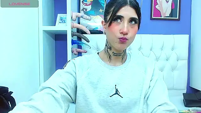 aliss-diaz online show from March 7, 2025, 7:49 pm
