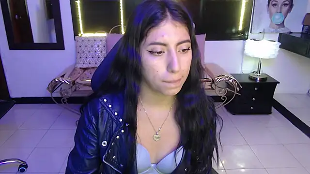 Angela Diaz  online show from January 13, 2025, 12:35 pm