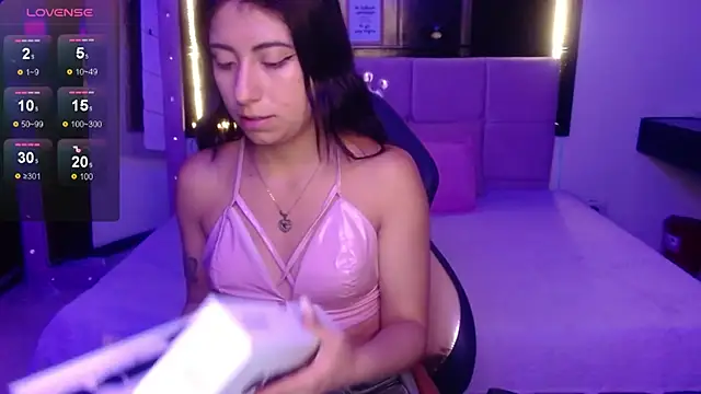 Angela Diaz  online show from February 8, 2025, 11:55 am